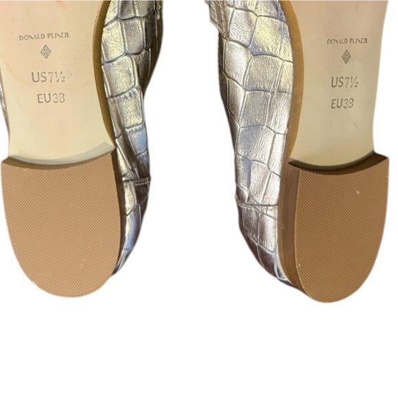 Donald J Pliner Balton Chain Loafer in Platino Size 7.5 - Picture 9 of 9